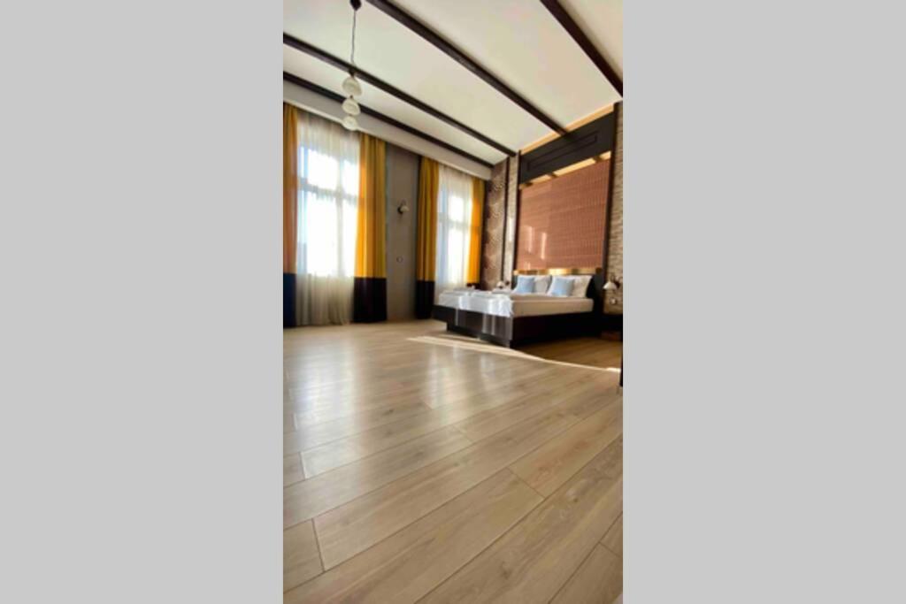 Safari Royal Apartment Oradea Exterior photo